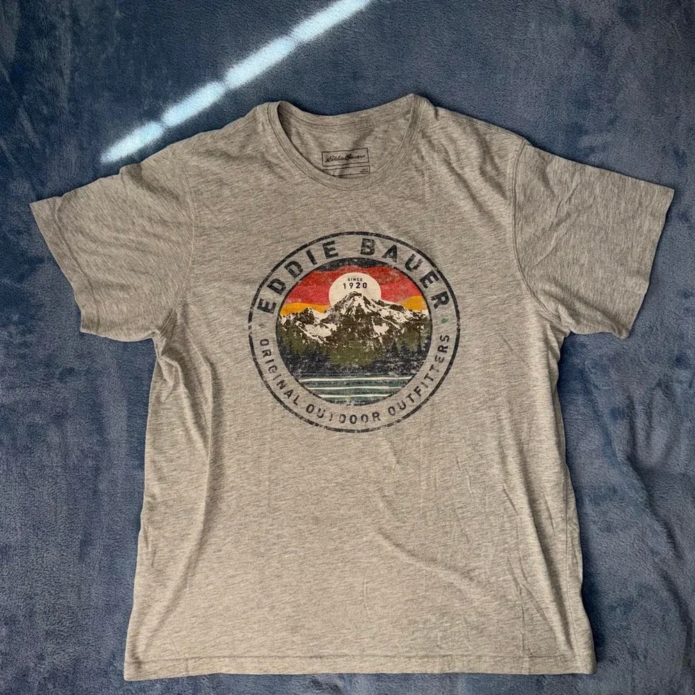 Eddie Bauer gray t-shirt with mountain graphic men size L
